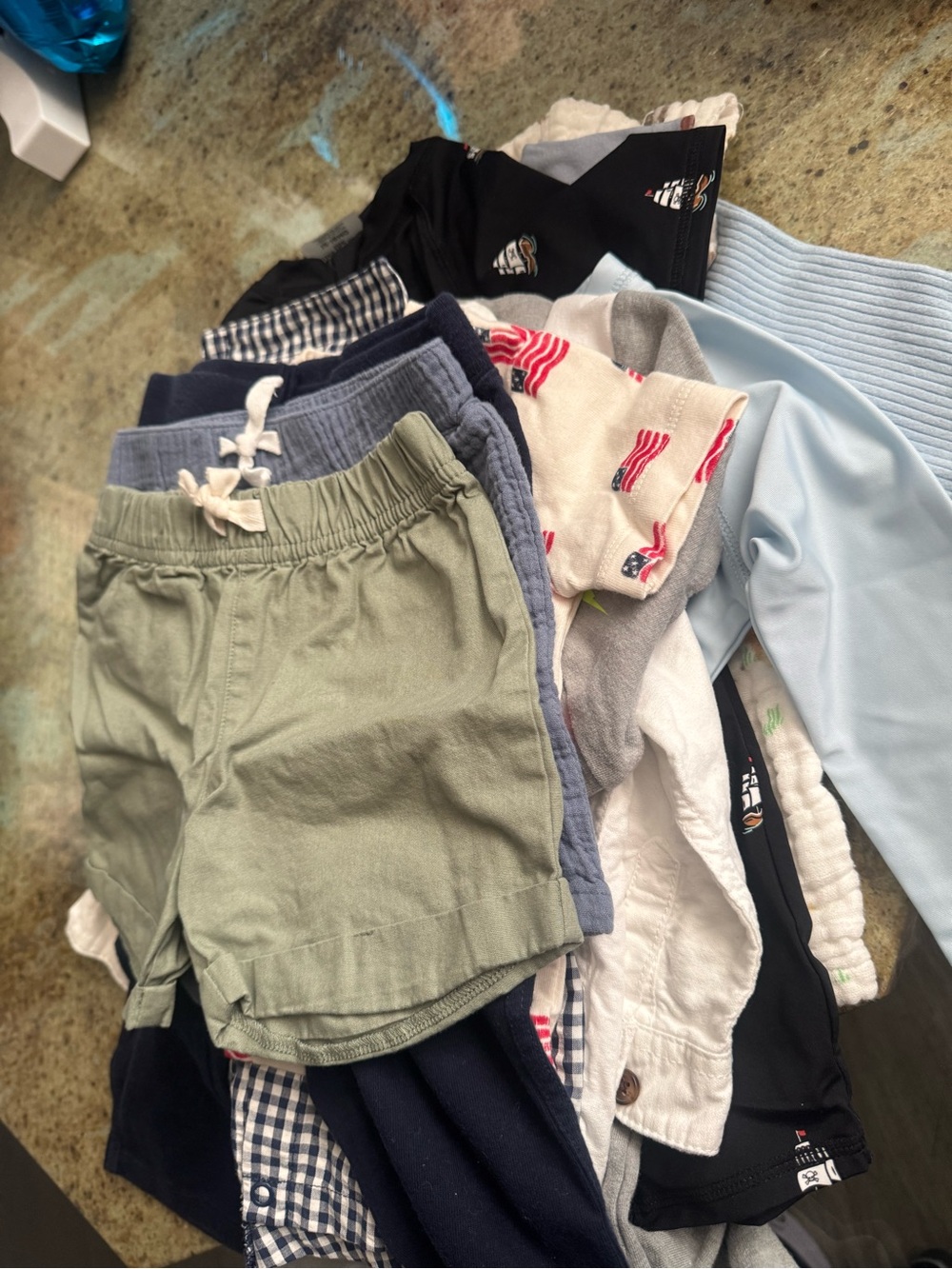 Baby boy clothes bundle - Picture 3 of 3